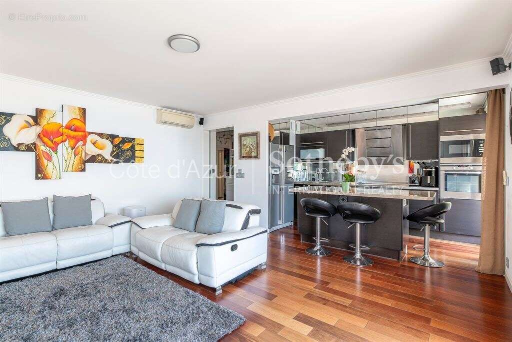 Appartement à SAINT-LAURENT-DU-VAR