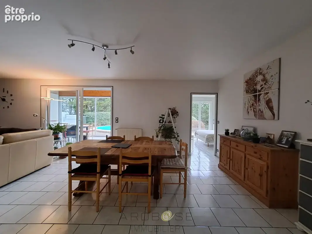 Maison familiale de plain-pied avec véranda, piscine et grand jardin - photo 15