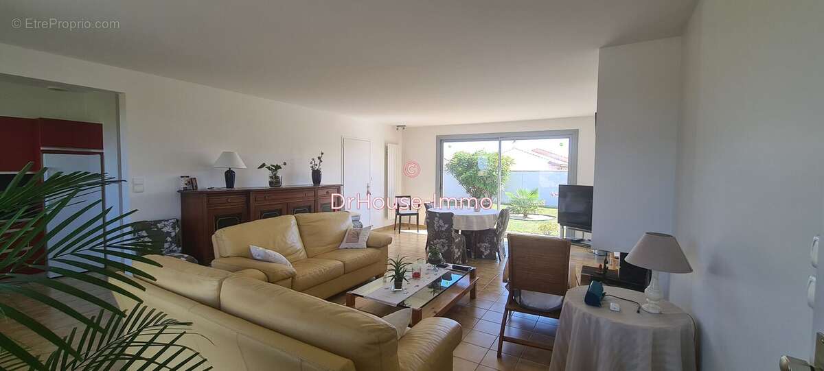 Maison à CHAMPAGNE-LES-MARAIS