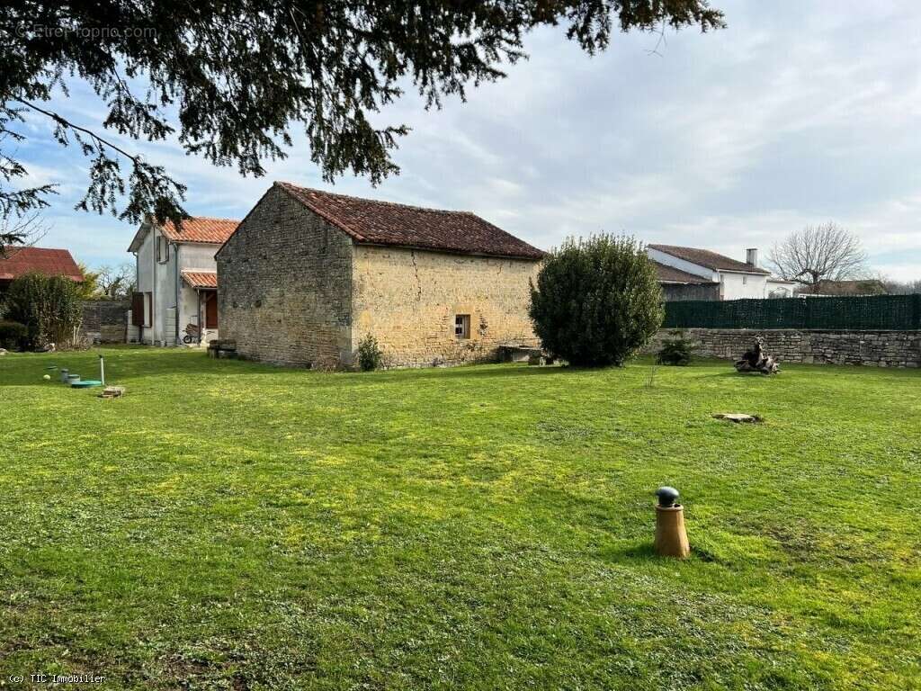Maison à VILLEFAGNAN