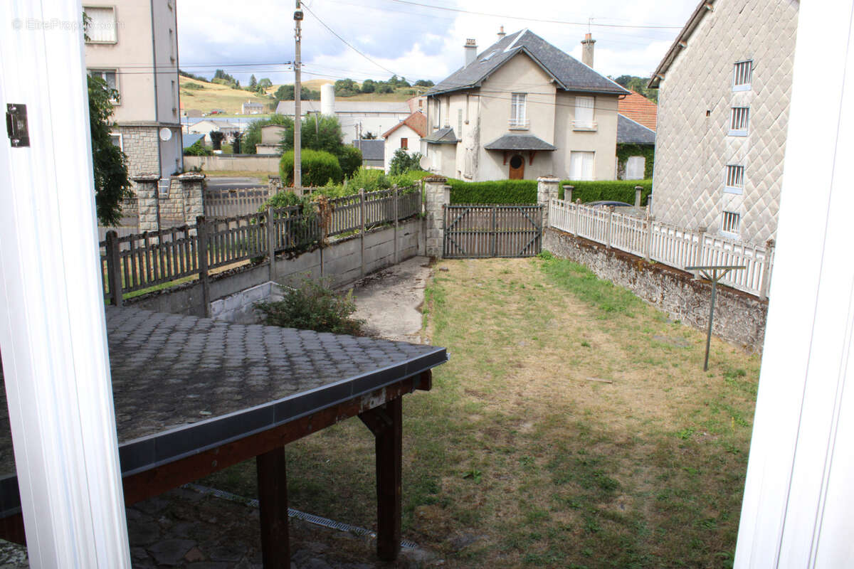 Maison à RIOM-ES-MONTAGNES