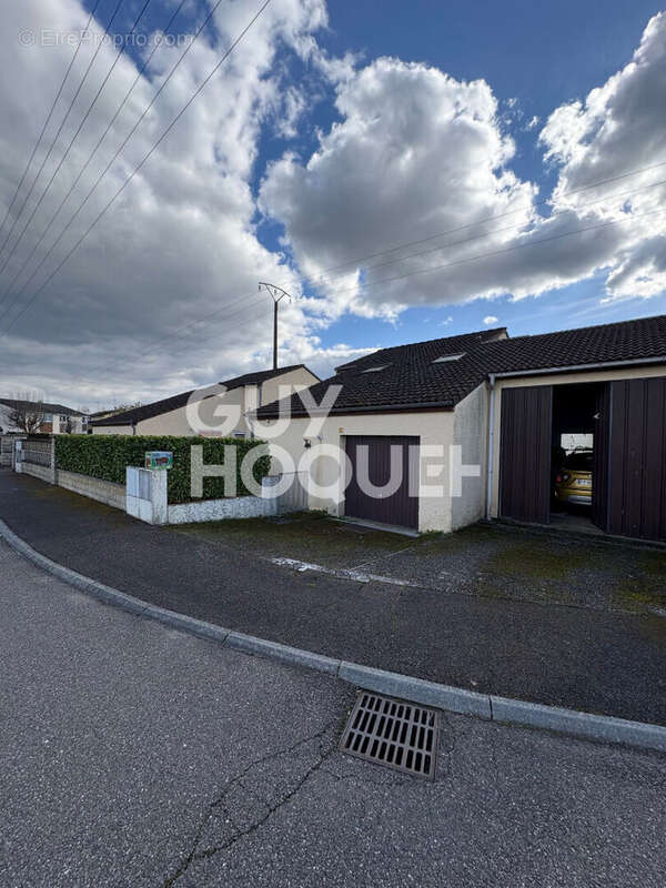 Maison à VAIVRE-ET-MONTOILLE