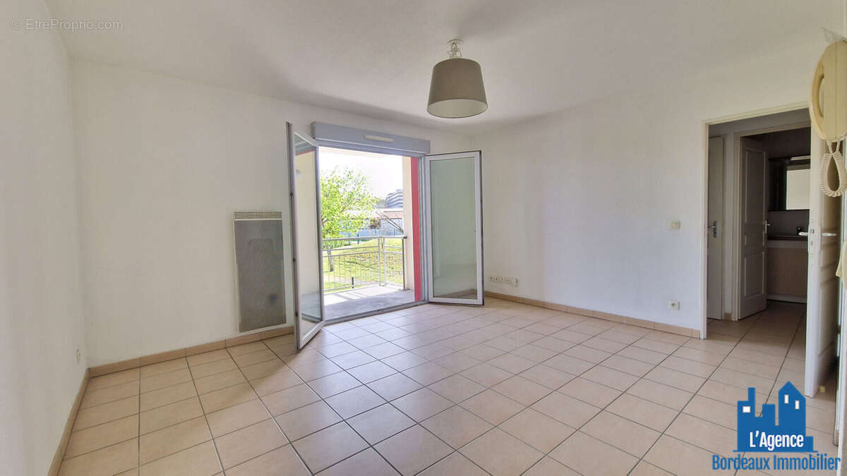 Exclusivite ! eysines - vigean - appartement t3 de 56m² - 1er étage - terrasse 7.50m² - parking - vendu vide !! sébastien baudot - photo 2