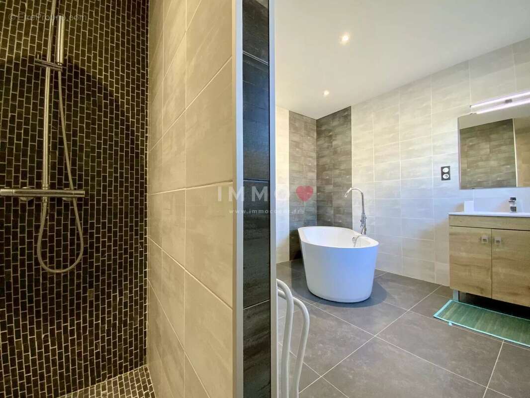 Maison contemporaine lumineuse avec piscine et jardin paysagé - photo 15
