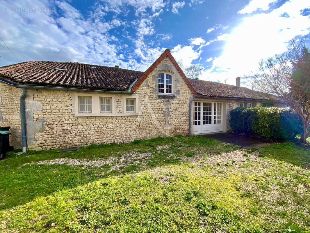 Maison à CRITEUIL-LA-MAGDELEINE