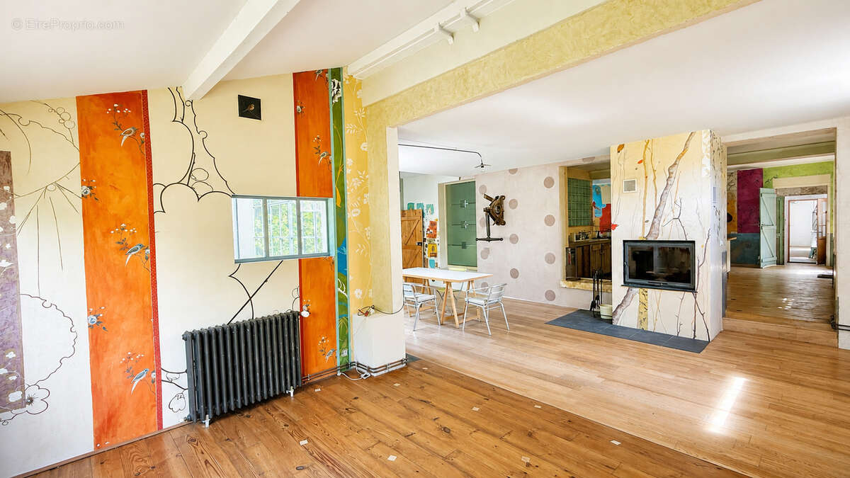 Maison de caractère de 406 m2 habitables sur un terrain de 2 547 m2   Orbigny - photo 5