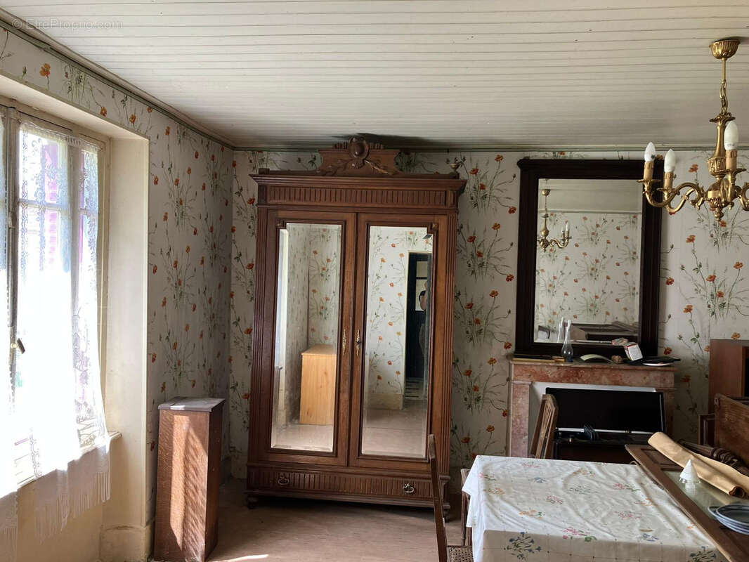 Maison à SAINT-MARCEL-EN-MARCILLAT