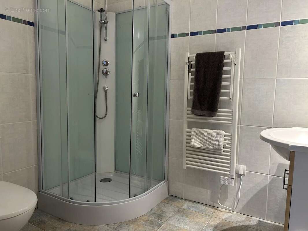 Spacieuse résidence individuelle de 6 chambres et 5 salles de bains avec piscine - photo 20