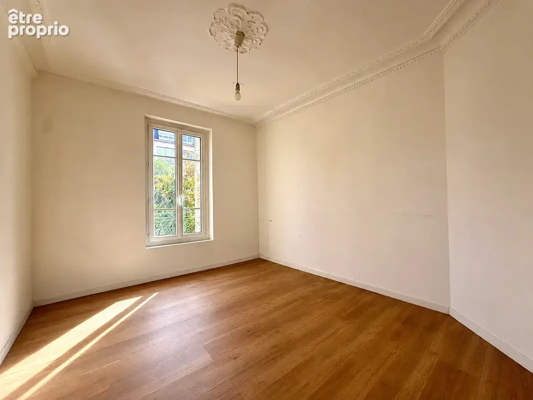 Chanzy - local commercial + appartement d'environ 64.77m2 avec pignon sur rue - photo 5