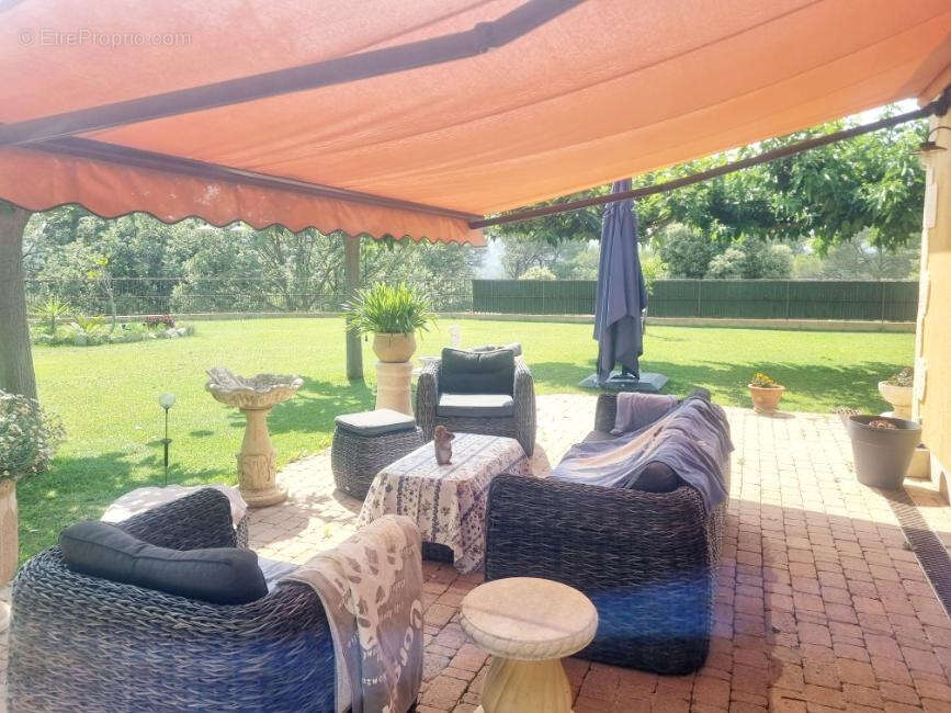 Draguignan villa F6 197m2 piscine garage terrasse 3800m terrain 795000€ crn2373 DPE A - photo 8