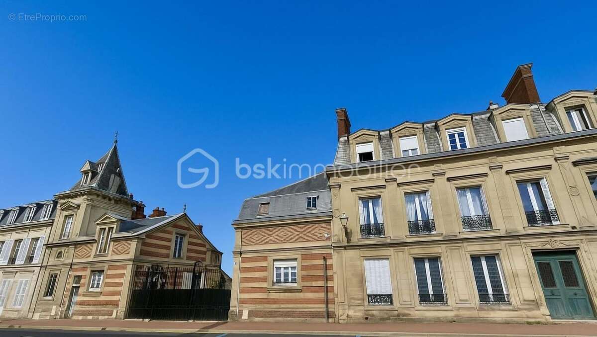Maison bourgeoise de caractère – 426 m² – Parc arboré de 1 700 m² en bord de rivière – Centre-ville - photo 4