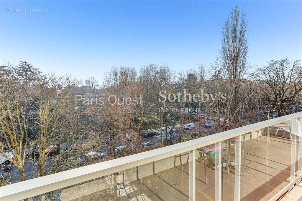 Appartement à NEUILLY-SUR-SEINE