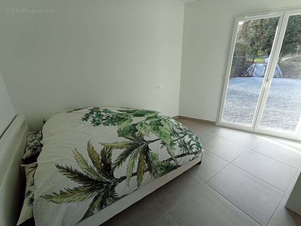 Maison à CREUZIER-LE-VIEUX