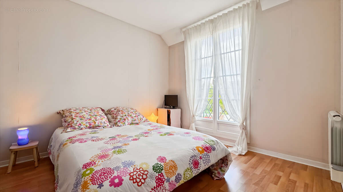 Maison à SAINT-NOM-LA-BRETECHE