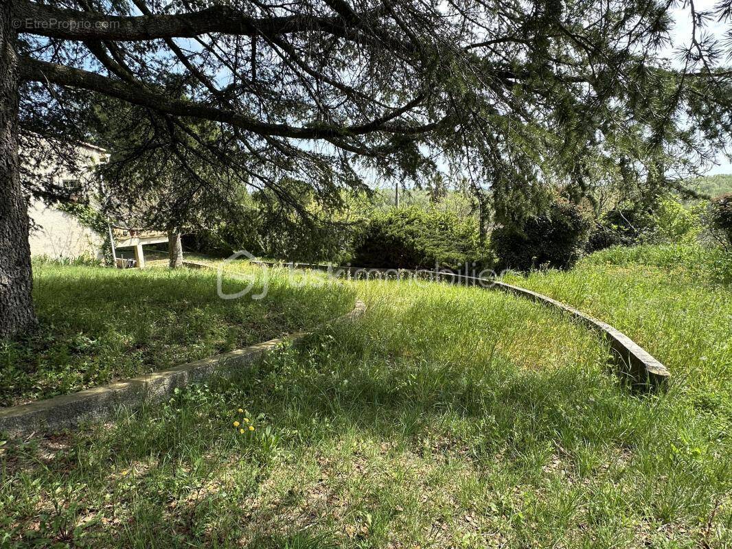 Terrain constructible de 549m² - photo 4