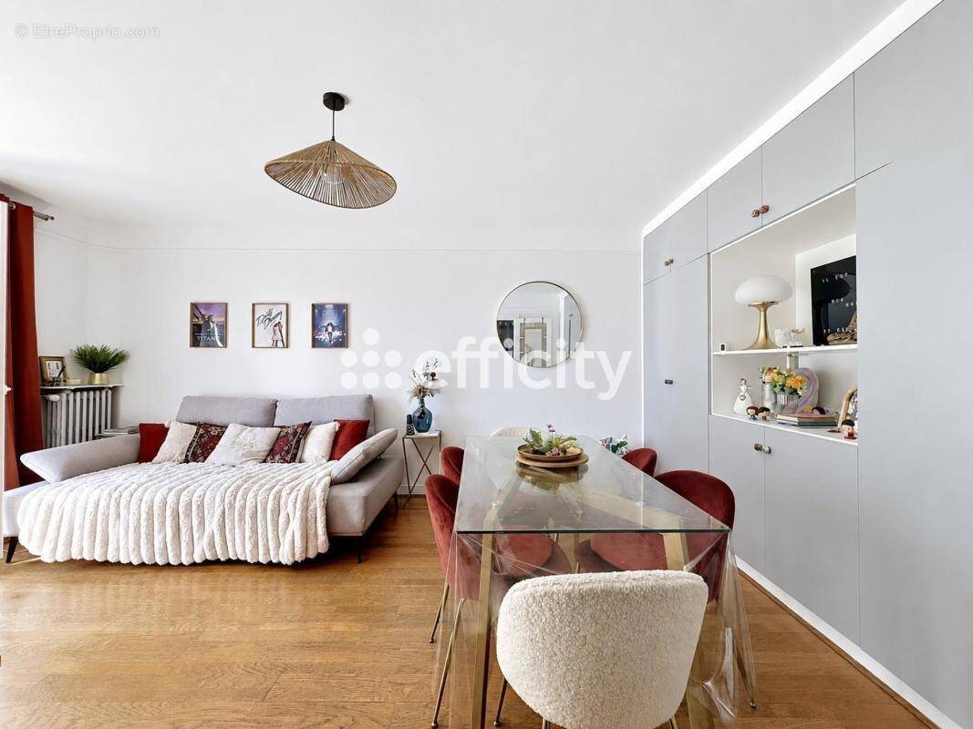 Appartement à LES PAVILLONS-SOUS-BOIS