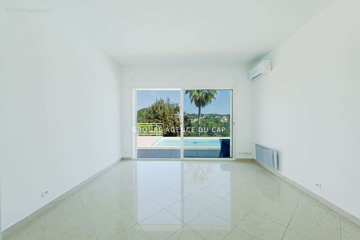Vue degagee tres belle villa lumineuse de 7 pieces 5 chambres piscine deux garages proche golfs - photo 15