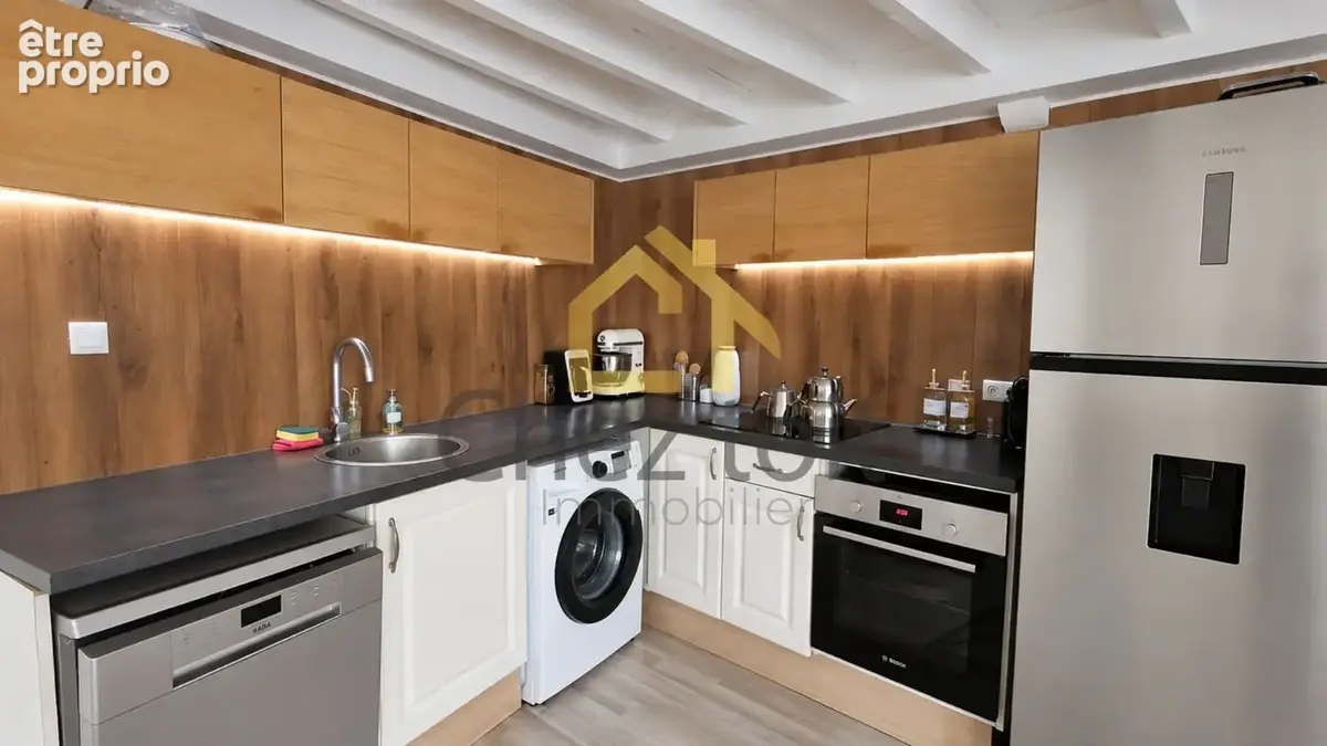 Appartement rénové de 71 m² avec 3 chambres, situé au coeur du Luc. - photo 2