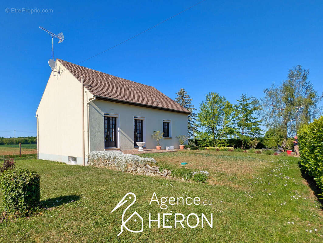 Photo 2 - Maison à BOUGLIGNY