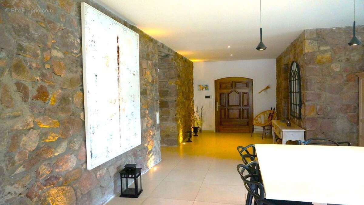 Maison à PUGET-SUR-ARGENS