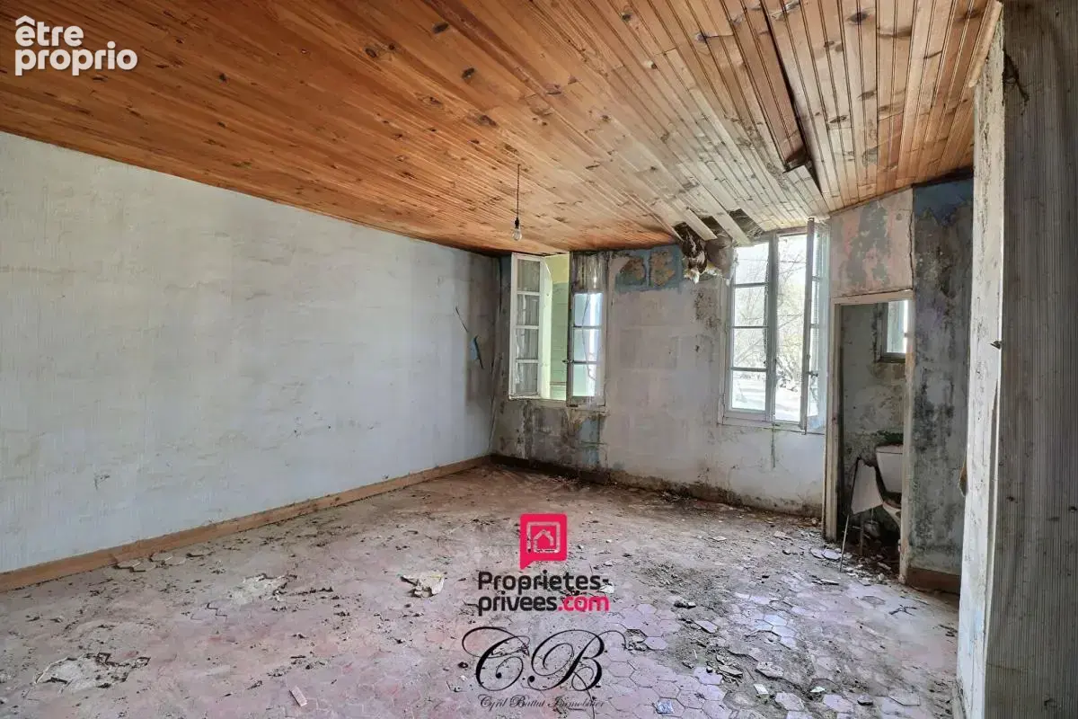 Maison à rénover en pierre - terrain 292 m² - garage - Arles Trinquetaille - photo 5