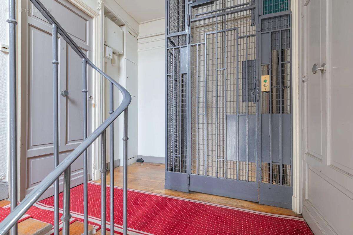 Appartement à PARIS-17E