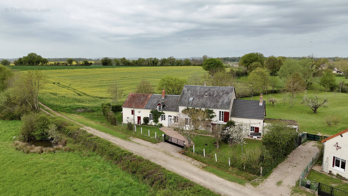 Maison à ALLUY