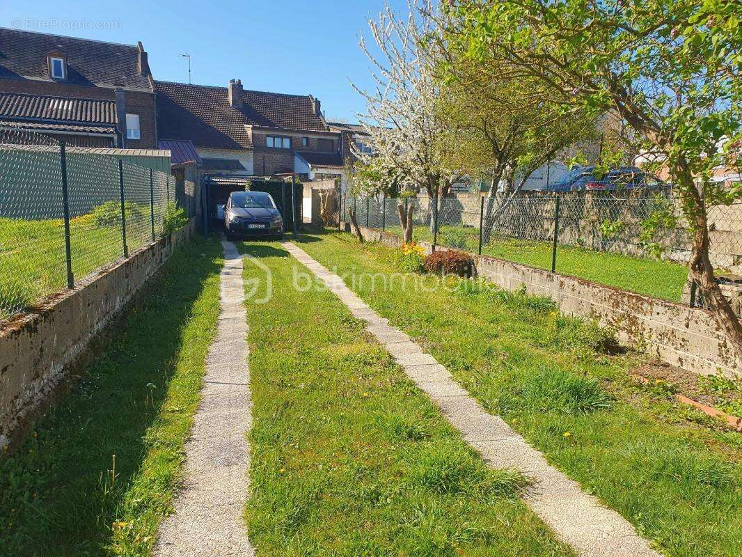 Maison à ORIGNY-SAINTE-BENOITE