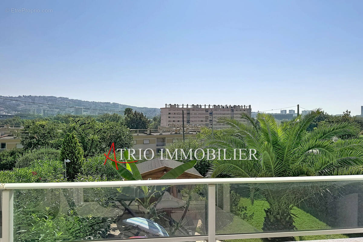 Appartement à SAINT-LAURENT-DU-VAR