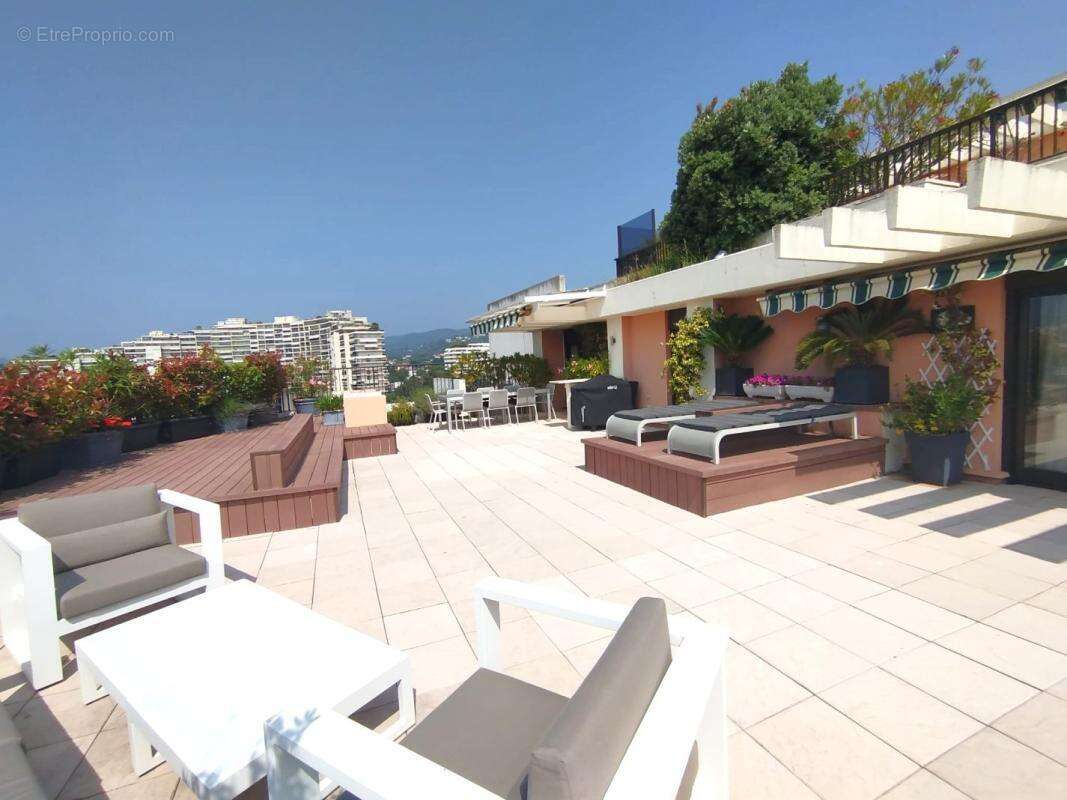 Appartement à MANDELIEU-LA-NAPOULE