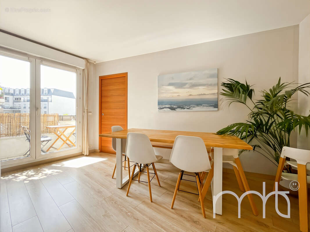 Appartement à LA GARENNE-COLOMBES