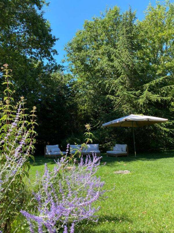 Maison à SAINTE-NATHALENE