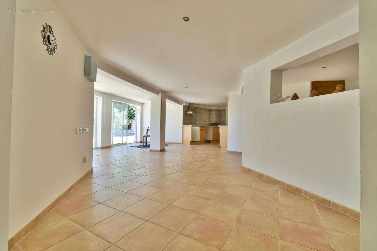 Maison à SAINT-ESTEVE-JANSON