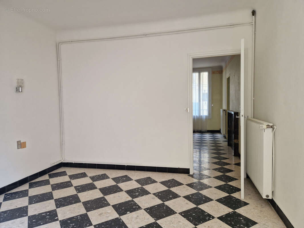 Appartement T4 + TERRASSE 20m2 + dépendance + cave - photo 6