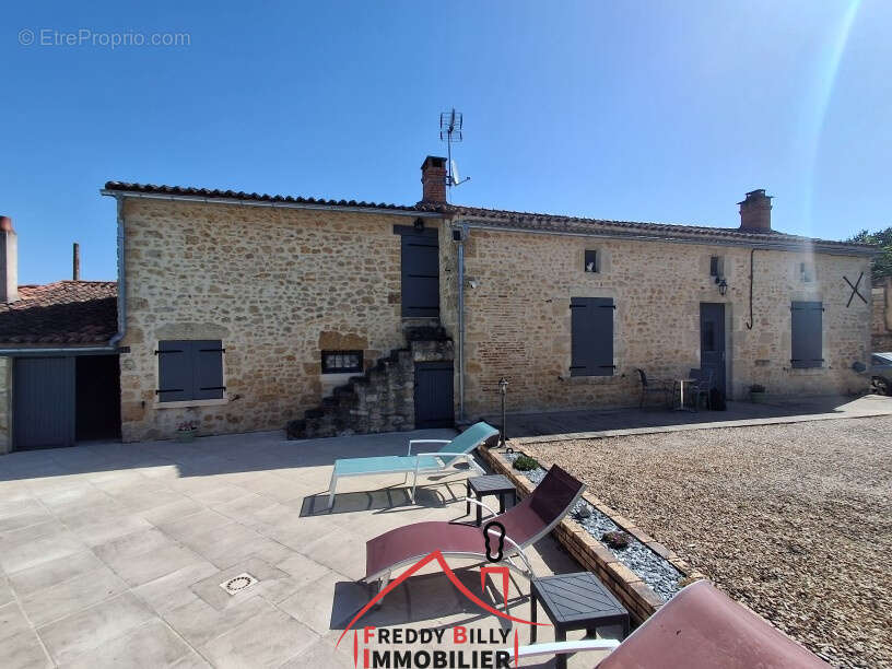 Maison ancienne rénovée - 2 chambres - Terrain avec piscine - photo 10