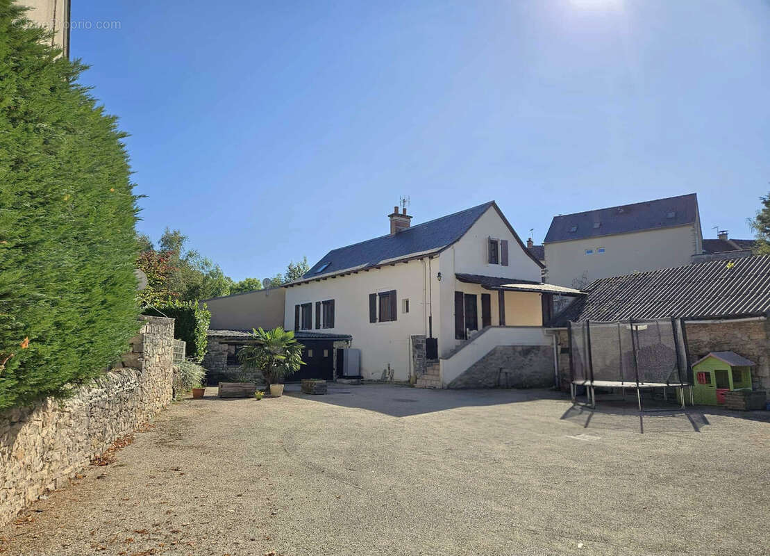 Maison à AGEN-D&#039;AVEYRON