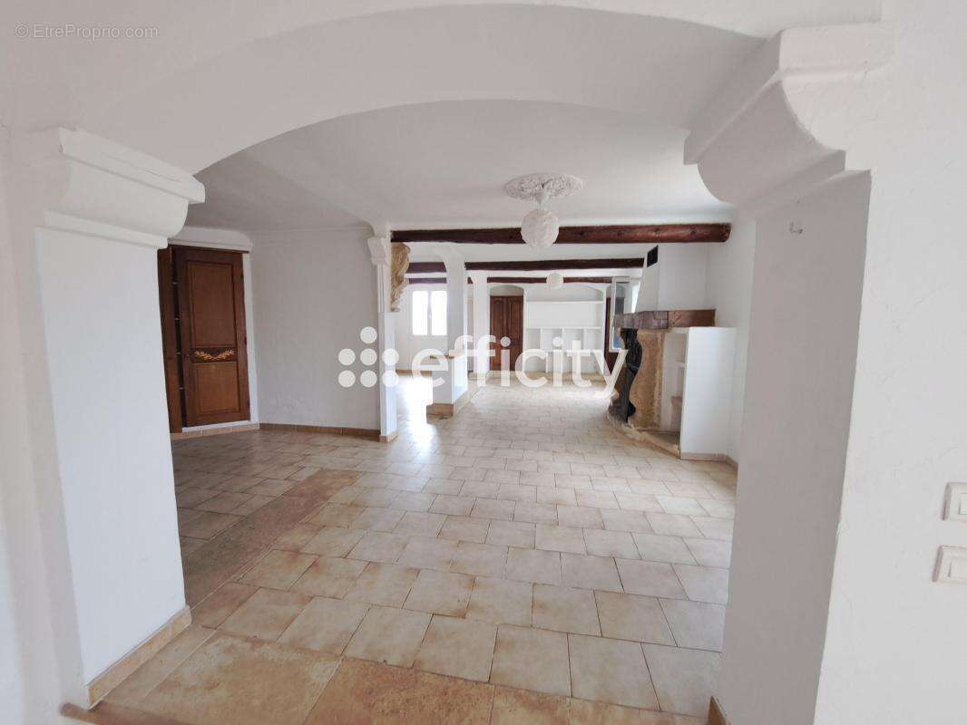Maison 170 m² à La Roque-D'antheron  - photo 4