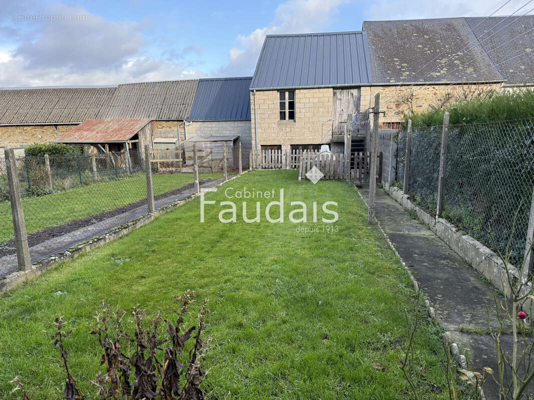 Appartement à LANDELLES-ET-COUPIGNY