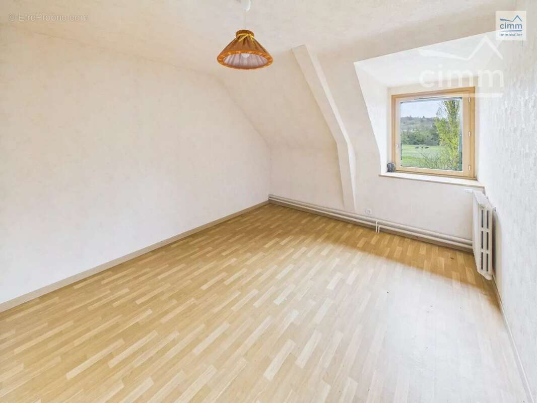 Maison à BOURG-DES-COMPTES