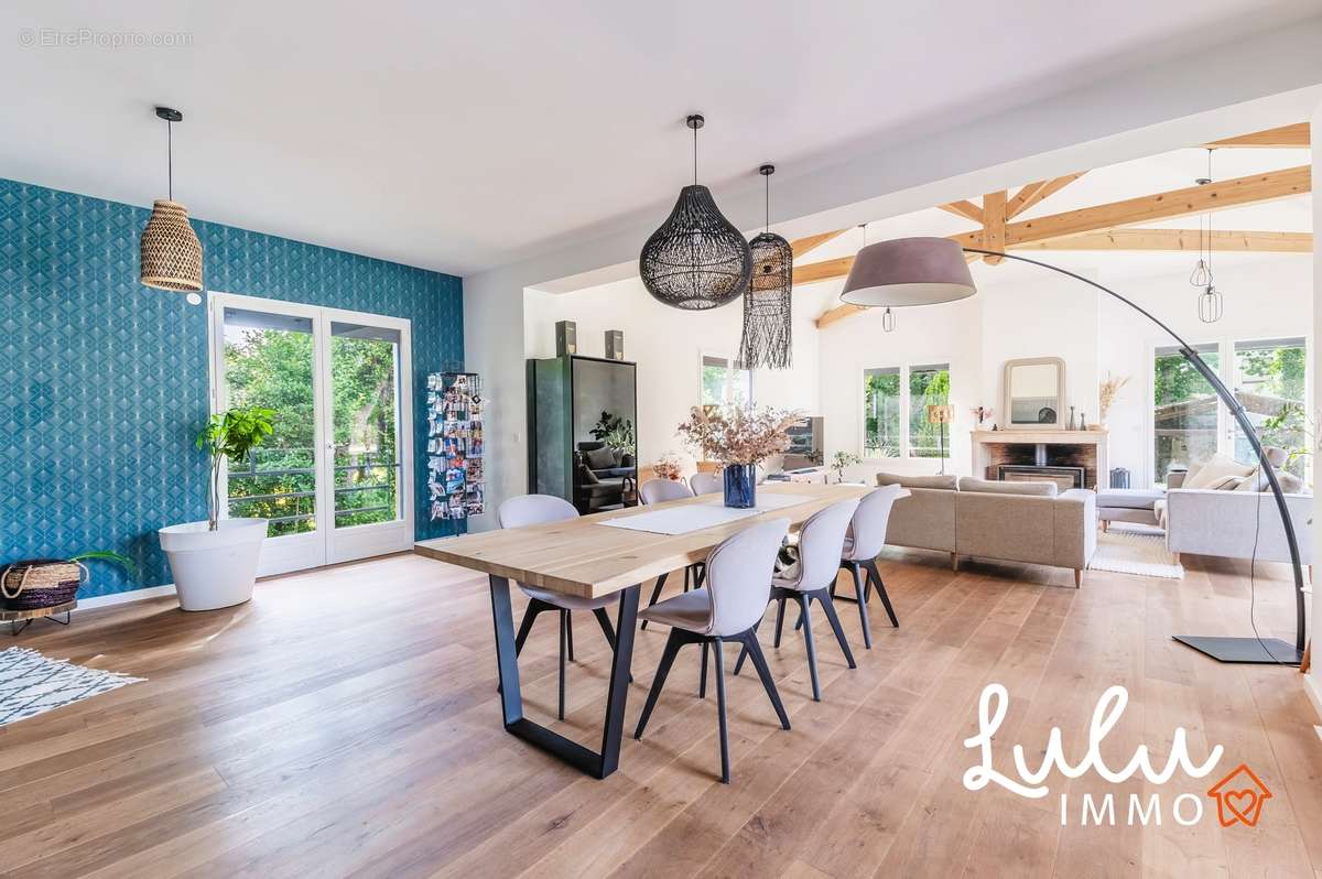 Ecully - Maison de 312 m2 habitable avec piscine, garage et cave - photo 8