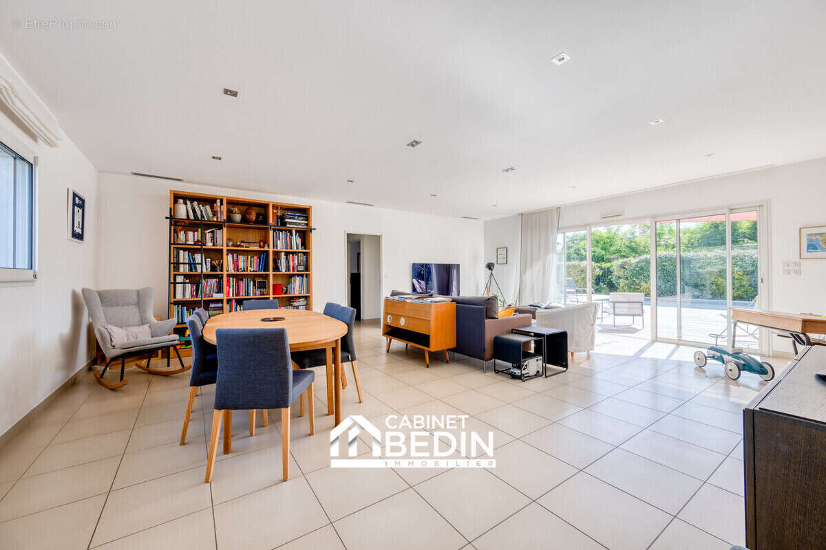 Maison 165 m² à Saint-Jean-D'illac  - photo 2