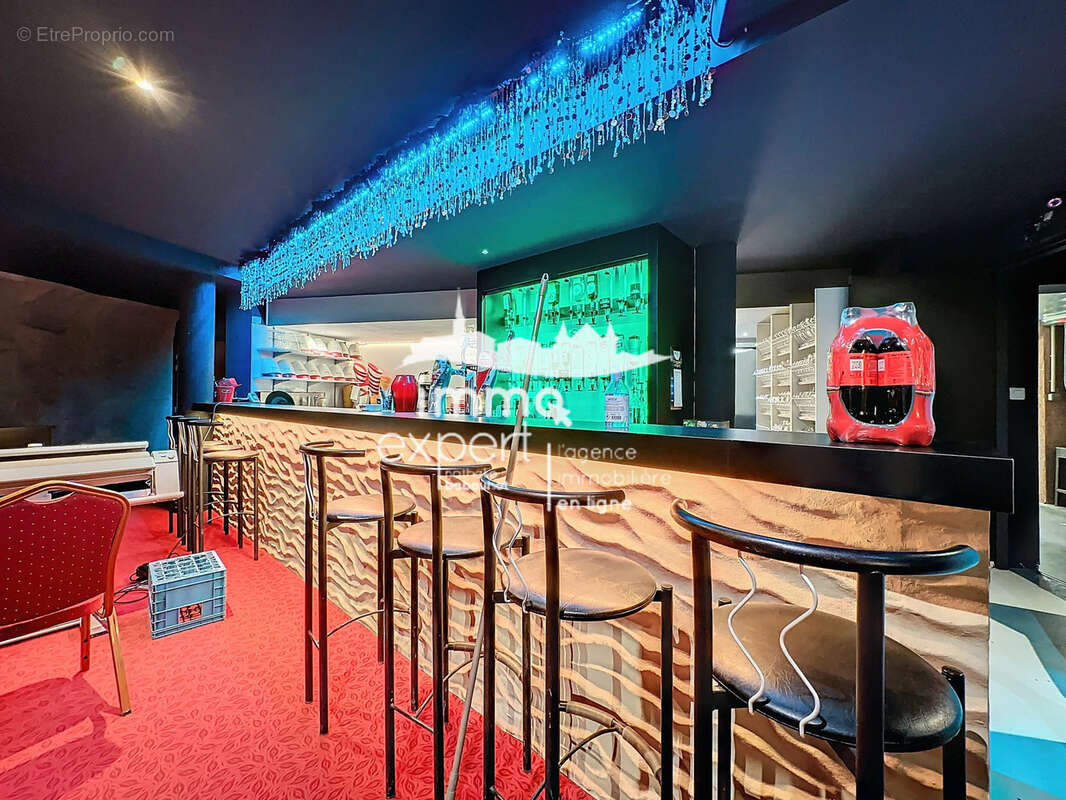 CHARMES   Murs commerciaux d'exception de 1 075 m2   Restaurant, Bar & Salle de Spectacle - photo 25
