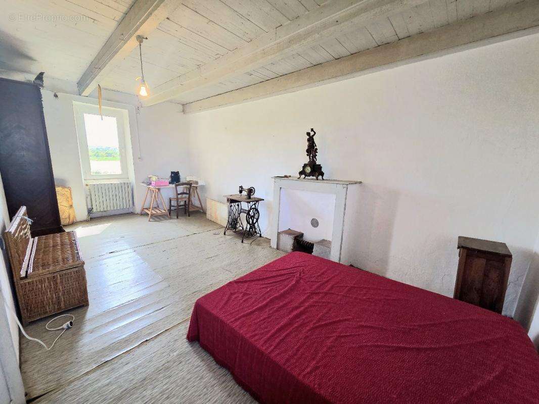 Maison à ANGLARS-SAINT-FELIX