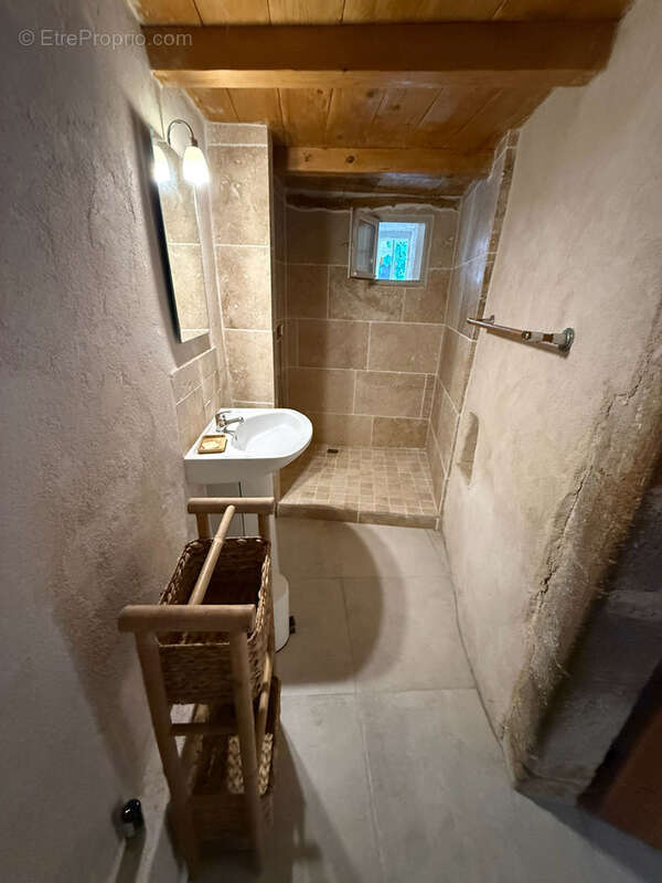 A 30 min de Montpellier: Maison en pierre avec terrasses- Studio loué + potentiel 2e studio - photo 3