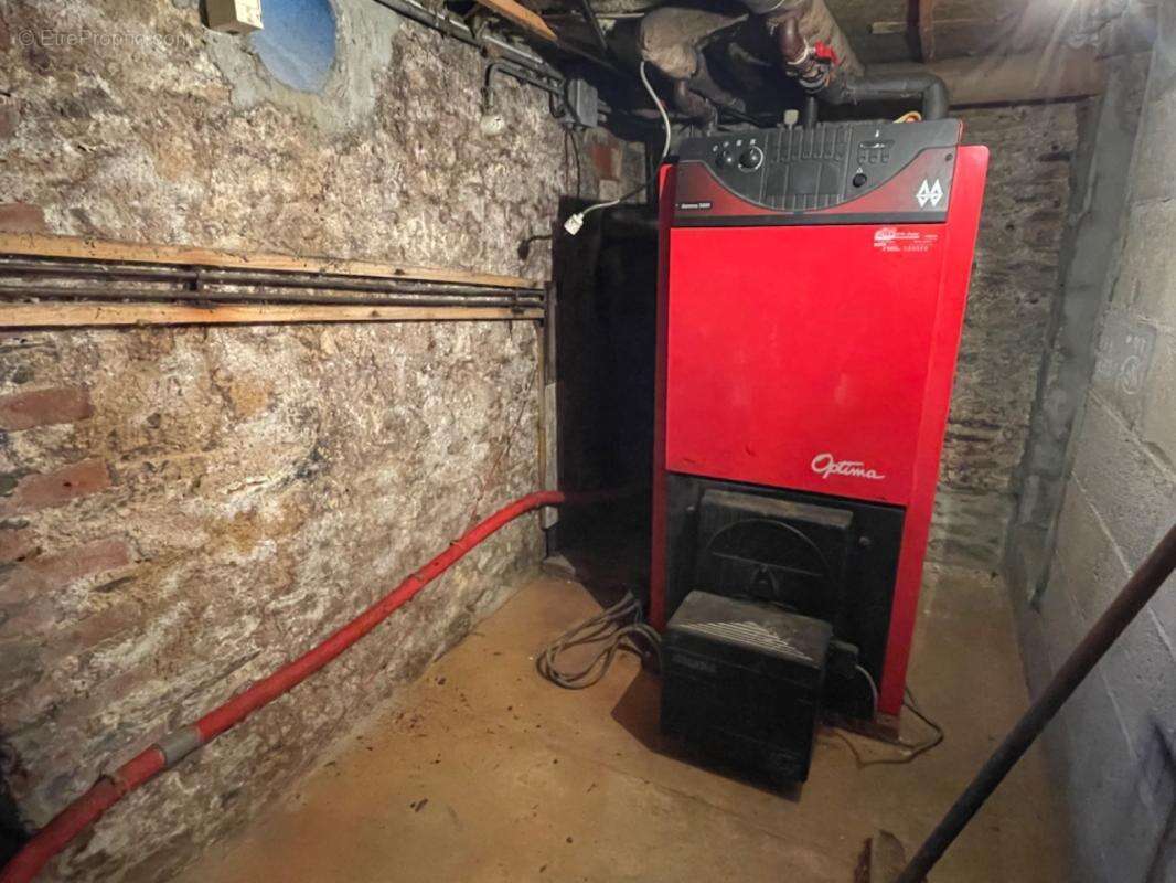 Maison en pierre en bon état avec dépendance 85500€ - photo 15
