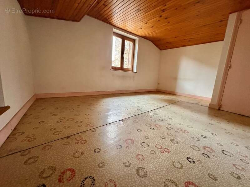 Appartement à SAINT-JULIEN-LA-VETRE