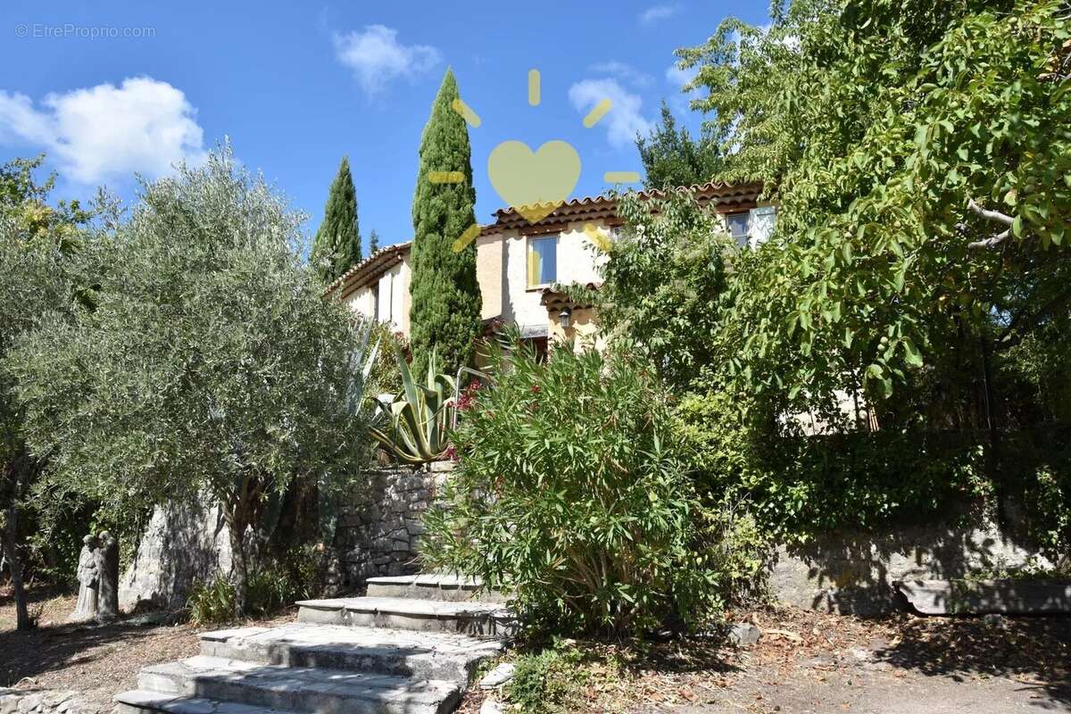 BARGEMON : Belle villa à pied du village avec piscine - photo 3