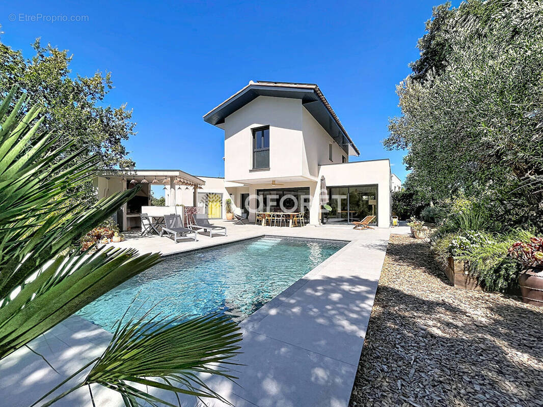 Maison à VILLELONGUE-DELS-MONTS