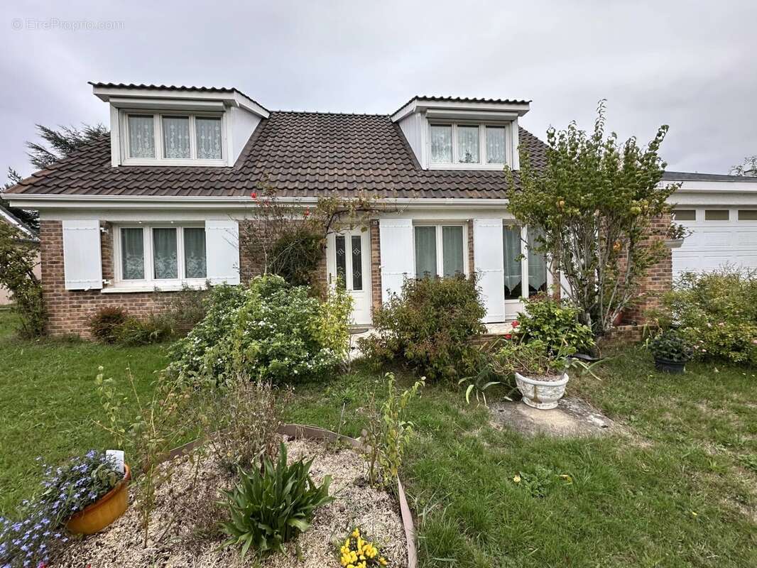 Maison à LE MESNIL-SAINT-DENIS