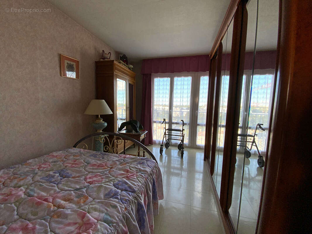 A deux pas du centre, appartment t4 traversant de 74m² - photo 8